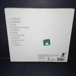 Cd mor ve ötesi masumiyetin ziyan olmaz albümü. Orijinal 2010 Rakun müzik. Disk 10 üzerinden 9.5 temiz koleksiyonluk