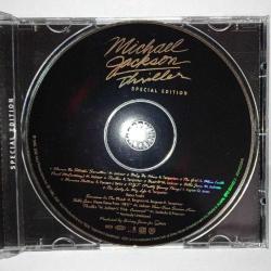 Cd Michael Jackson thriller special edition. Orijinal, Avusturya baskı. Dinlemeyi etkilemeyen yoğun çizikler var. Sorunsuz çalışıyor.