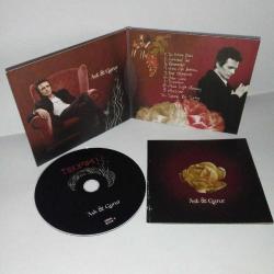 Cd Teoman aşk ve gurur albümü. Orijinal. Dinlemeyi etkilemeyen çizikler var. Sorunsuz çalışıyor