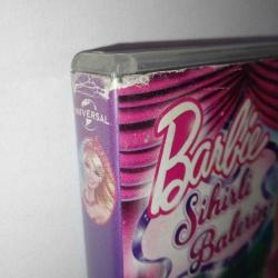DVD Barbie sihirli balerin. orijinal. Türkçe dublaj. Çalışmasına engel olmayan yoğun çizikler var. Sorunsuz çalışıyor.