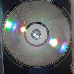 DVD Barbie sihirli balerin. orijinal. Türkçe dublaj. Çalışmasına engel olmayan yoğun çizikler var. Sorunsuz çalışıyor.