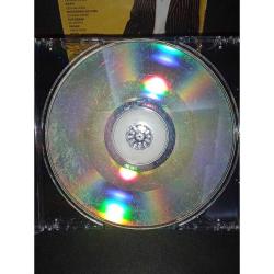 Cd İbrahim Tatlıses sizler için. Arka kartoneti yok. Dinlemeyi etkilemeyen yoğun çizikler var. Baştan sona dinlendi sorunsuz çalışıyor