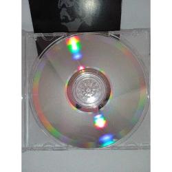 Cd Cem Karaca mutlaka yavrum. Kartoneti yok. Kitapçık ve Cd mevcut. Dinlemeyi etkilemeyen çizikler var. Baştan sona dinlendi sorunsuz çalışıyor