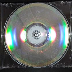 Cd İbrahim Tatlıses bulamadım albümü. Arka kartoneti yok. Dinlemeyi etkilemeyen yoğun çizikler var. baştan sona dinlendi sorunsuz çalışıyor