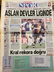 HÜRRİYET GAZETESİ DOĞUM GÜNÜ HEDİYESİ - 27 AĞUSTOS 1998 -TAM TAKIM 44 SAYFADIR -Sedat Peker-Enis Süleymanlı-Hüsnü Mübarek-Süleyman Demirel-Turgay Ciner-Oktay Ekşi-Bill Clinton-Matt Drudge-Ertuğrul Özkök-Balic-Amokachi-John Toshack-Selim Serdar-Hakan Şükür-Hagi-Vogel-Kubilay Türkyılmaz-Turgay Seren-Fatih Terim-Fringer-Candan Erçetin-Mazhar Alanson-Fuat Güner-Özkan Uğur-Yeşim Ercetin-Bora-Ayşe Yükçü-Mustafa Altıoklar-Özlem Semoğlu-Sakıp Sabancı-Metin Şentürk-Bekir Coşkun-Mustafa Kavakçı- Kefili milletvekili-35 işadamına Çakıcı ‘sünnet’i-THY’de garip şirket-Herkesin mi eli kirli?-İşte Başkan Clinton’ı yakan adam-Avrupalı aslanım-Fener’den ayrılmam-Zafere kurşun!-Amokachi’ye ikaz-Balic: SOL gösterip SAĞ vururum-Formam Alman kalbim Türk-Haydi İstanbulspor-Aslan devler liginde-Kral rekora doğru-Yılmaz’ların Cimbom sevinci-G.Saray bayramı-G.Saray Servet kazandı-Emre tribünlerde-Candan ve MFÖ’den Güneydoğu ortaklığı-Yeşim’in ABD hayali-Bora’nın yeni imajı-Pınar her an evlenebilir-675 milyarlık