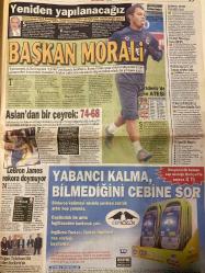 HÜRRİYET GAZETESİ DOĞUM GÜNÜ HEDİYESİ - 6 ŞUBAT 2009 -TAM TAKIM 44 SAYFADIR -Hülya Avşar-Tuğçe Kazaz-Sadettin Saran-Şimon Peres-Mesut Özil-Alex-Daniel Güiza-Diego Lugano-Luis Aragonés-Fabian Ernst-Erdoğan-LeBron James-Murat Başesgioğlu-Ersun Yanal-Sadri Şener-Alanzinho  Hamas’ı değil Filistin’i destekliyoruz-Korsan tezkeresi-Mesut Almanya’yı tercih etti-Yozgat’ın günahı ne-Kızını tokatlayan babaya 3 bin TL ceza-Çevre için Meclis dev adım attı-Laikliğe ihanet-Senin için başkan-Alex çok özel biri-Mesut Özil’i kaptırdık-3-1 kupada diriliş-Semih kulübeyi terk etti-Harcadığımız paranın hakkını verecek-Böyle taraftar görmedim-Kocaelispor maçı kolay olmayacak-Başkan morali-Yeniden yapılanacağız-Aslan’dan bir çeyrek-LeBron James rekora doymuyor  Karikatür ismi: Moderatörlere karşı kazanın Çizer: HİTİT