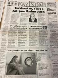 HÜRRİYET GAZETESİ DOĞUM GÜNÜ HEDİYESİ - 9 EYLÜL 1998 -TAM TAKIM 46 SAYFADIR -Süleyman Demirel-Seda Sayan-Alpay Özalan-Oktay Ekşi-Cumhur Ersümer-Ertuğrul Özkök-Gamal Ghandour-İzel-Ümit Aslan-Coşkun Sabah-Hakan Şükür-Pele-Carlos Alberto-Parreira-Zico-Servet Çetin-Hakan Balta-Ayhan Akman-Semih Kaya-Adnan Sezgin-Hasan Şaş-Emre Aşık-Roberto Carlos-Aziz Yıldırım-Sadan Kalkavan-Halim Mete-Levent Erdoğan-Göksu Alhas-Müjde Ar-Abdurrahman Dilipak-Milica Dabovic-Al Bano-Bekir Gerçek-Mike James-Orhan Pamuk-Üç Maymun (Nuri Bilge Ceylan)-Atilla Dorsay-Yaprak Dökümü-Kenan Nevzatoyan-Yalçın Bayer-Sanlı Sarıalioğlu-Adnan Sungur-Fadime Şahin-Demet Şener-Hülya Avşar-Burak Kut-Romy Schneider-Serdar Turgut  Şehitlikte skandal-Cumhurbaşkanlığını severek yapıyorum-Seda gizlice köyde evlendi-Alpay’a rekor ceza-Yılbaşında şalter iniyor-İzmir balesi-Yıldızlar geçidi-İnönü’de şölen-G.Saray çok güçlü-Alpay’a 5 maç ceza-Almanya’nın işi zor-Galatasaray’da idman reformu-Dansçı kızlara moral-Vali destek verdi-Fadime