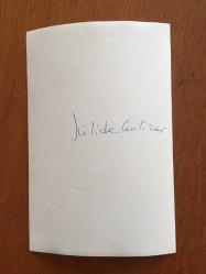 TRT'NİN İLK HABER SPİKERLERİNDEN ve YAZAR JÜLİDE GÜLİZAR'IN ORİJİNAL 3'LÜ FOTOĞRAF SETİ  - 18 x 12 cm EBADINDA - JÜLİDE GÜLİZAR, GÜNAYDIN GAZETESİ'NDEN ÖDÜL ALIRKEN ÇEKİLMİŞ 3 FARKLI KARE