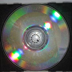 Cd Moğollar Düm Tek. 1994 dönem albümü. Kartoneti yok. Dinlemeyi etkilemeyen yoğun çizikler var. Sorunsuz çalışıyor. Cd kabı içerisinde gönderim yapılacaktır