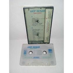 Kaset Arif susam beni düşün albümü. kartonet hafif yorgun, kasetin her iki yüzünde 3'er saniye dalgalanma var