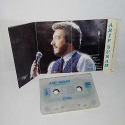 Kaset Arif susam beni düşün albümü. kartonet hafif yorgun, kasetin her iki yüzünde 3'er saniye dalgalanma var