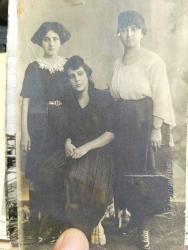 KRT148----1930'LAR ÜÇ GENÇ HANIM STÜDYO FOTOĞRAFI