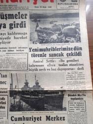 Cumhuriyet Gazetesi - 29 Nisan 1949 - umacı yazan Nadir Nadi Başmakale - Berlin'e dair görüşmeler kati bir safhaya girdi - yeni muhriplerimize Dün törenle sancak çekildi fotoğraf - Necmettin Sadak Amerika'daki basın konferansında fotoğraf - İtalya'da Mussolini için dua - Giresun ve Gelibolu tören esnasında Yavuz'un yanında fotoğraf - Cumhuriyet merkez bankası'nın raporu - mısır'dan gelecek heyet - İsrail'in kurulmasında Hitler'in rolü yazan Metin Toker - şair ve Serdar yazan İsmail Habib Sevük - Güneş Dün tutuldu - Atatürk diktatör müdür Yazan A. Muhtar Kumral kitabı inkılap kitabevinde - renkli sürprizler filmi Kadıköy Opera sinemasında - Muhterem Ticaret bakanımıza ariza yazan Burhan Felek - Filistin sulh Konferansı - Akdeniz Kupası maçları - İstiklal mahkemeleri Kanununu kaldıran tasarı - Safiye Ayla Taksim kristal'de - 1956 olimpiyatları avustralya'da yapılacak - bugünkü radyo programı - bulmaca - Muammer Karaca Opereti fuar yıldızı maksim'de - Good Year Lastikleri - Nivea Krem