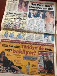 HÜRRİYET GAZETESİ DOĞUM GÜNÜ HEDİYESİ - 2 NİSAN 1999 -TAM TAKIM 32 SAYFADIR -Hüseyin Kıvrıkoğlu-Ertuğrul Özkök-Oktay Ekşi-Slobodan Milosevic-Bill Clinton-Necmettin Erbakan-Mehmet Ali-Özlem Uçar-İsmail Er-Turgay Şeren-Mustafa Denizli-Rüştü-Sergen-Yalçın-Murat Hazırlı-Bayram Aydın-Ruşen Güven-Mithat Dukadjinac  Ordudan sivil adres-Üç asker krizi-Elit birlikler Kosova’ya sızdı-Slobo’nun oğlu Selanik’e kaçtı-RP’nin kapatılması açık bir kalleşliktir-Tıbbi 007’ler-Vergi indi otomobil 300 milyon ucuzladı-Mars için yarış-Pathfinder hâlâ görevde-Türk bilim adamından BM’ye tazminat-Mehmet Ali’ye ‘Evet’ dedi-Canavara 52 kez idam-Kalli büyük oynuyor-İki maç garanti-Macı alırız başkan-Cimbom’da ikinci fire-Yabancılarda hüsran-Orlando tutunamadı-Mithat özlem giderdi
