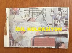Efemera - YILMAZ ZAFER'İN GAZETEDEN KESİLME FOTOĞRAFI - 16 x 10 cm EBADINDA - YILMAZ ZAFER HASTANEDE YOĞUN BAKIM ÜNİTESİNDEYKEN - kitantik - kitaLog