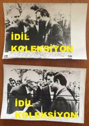 TÜRKİYE CUMHURİYETİ İSPANYA MADRİD ESKİ BÜYÜKELÇİSİ ZEKİ KUNERALP'İN AJANS BASIMI ORİJİNAL 2'Lİ FOTOĞRAF SETİ - 18 x 12 cm EBADINDA - BÜLENT ECEVİT SUİKAST SONRASI CENAZE TÖRENİNDE ZEKİ KUNERALP'E BAĞSAĞLIĞI DİLEREN ÇEKİLMİŞ 2 FARKLI KARE, 1978