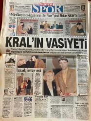 HÜRRİYET GAZETESİ DOĞUM GÜNÜ HEDİYESİ - 12 KASIM 1998 -TAM TAKIM 44 SAYFADIR -Korkmaz Yiğit-Baykal-Yılmaz-Fikret Akyön-Çakıcı-Ecevit-Kutan-Cindoruk-Leonardo Di Caprio-Reha Ruşen-Yücel Boralıoğlu-Turgay Şeren-Sergen-Toshack-Kemal Yaşar-Dimas-Bülent-Bülent Ecevit-Metin Oktay-Hakan Şükür-Popescu-İlhan Soyler-Hulusi Şekercioğlu-Servet Hanım-Rusen Güven-Uğur Becerikli-Şemdin Sakık-Kaplan-Talabani-Nihat Doğan-Muhyettin Mutlu  CHP düşürüyor-Ölümüne gideceğim-Korkmaz Yiğit’in itirafı-Çakıcı 30 milyon dolar alacaktı-Yılmaz sert çıktı-Baykal’a çok ağır eleştiri-Kıyamet kopuyor-Borsa çöktü döviz ve faiz yükseldi-Cindoruk: Hükümet fiilen bitmiştir-Ecevit: Hükümetin sonrasına bakacağız-Kutan: Yılmaz’la Yüce Divan yolu açıldı-Odadaki ceset-Altın balık ağı-Karakış fena bastırdı-İlk Türk Viagrası üretildi-Di Caprio’ya zorunlu diyet-Tempo’dan yaşam serisi-Tanınmasın diye mahkemeye kadın kılığında geldi-Fener’e bedava gelirim-Rezalete devam-Tam bir kepazelik-Oynamak istiyorum-Toshack: Ben de Atatürk’ün
