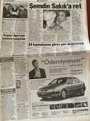 HÜRRİYET GAZETESİ DOĞUM GÜNÜ HEDİYESİ - 12 KASIM 1998 -TAM TAKIM 44 SAYFADIR -Korkmaz Yiğit-Baykal-Yılmaz-Fikret Akyön-Çakıcı-Ecevit-Kutan-Cindoruk-Leonardo Di Caprio-Reha Ruşen-Yücel Boralıoğlu-Turgay Şeren-Sergen-Toshack-Kemal Yaşar-Dimas-Bülent-Bülent Ecevit-Metin Oktay-Hakan Şükür-Popescu-İlhan Soyler-Hulusi Şekercioğlu-Servet Hanım-Rusen Güven-Uğur Becerikli-Şemdin Sakık-Kaplan-Talabani-Nihat Doğan-Muhyettin Mutlu  CHP düşürüyor-Ölümüne gideceğim-Korkmaz Yiğit’in itirafı-Çakıcı 30 milyon dolar alacaktı-Yılmaz sert çıktı-Baykal’a çok ağır eleştiri-Kıyamet kopuyor-Borsa çöktü döviz ve faiz yükseldi-Cindoruk: Hükümet fiilen bitmiştir-Ecevit: Hükümetin sonrasına bakacağız-Kutan: Yılmaz’la Yüce Divan yolu açıldı-Odadaki ceset-Altın balık ağı-Karakış fena bastırdı-İlk Türk Viagrası üretildi-Di Caprio’ya zorunlu diyet-Tempo’dan yaşam serisi-Tanınmasın diye mahkemeye kadın kılığında geldi-Fener’e bedava gelirim-Rezalete devam-Tam bir kepazelik-Oynamak istiyorum-Toshack: Ben de Atatürk’ün