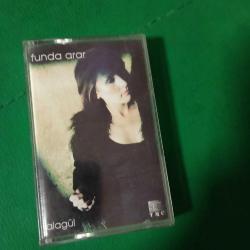 FUNDA ARAR / Alagül