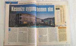 TEMPO – SAYI 968 – 22 HAZİRAN 2006 – 114 SAYFA – BODRUM’DA ÇILGIN GECELER: DRAG QUEEN PARTİSİ VE BEACH HAREKETLİLİĞİ – BILDERBERG’İN GERÇEK MUHALİFİ: DANIEL ESTULIN’DEN FEHMİ KORU ELEŞTİRİSİ – VAJİNA FESTİVALİ: TÜRKİYE’DEN KATILIM YOK – TÜRK ŞOFÖRLERİN IRAK’TA ÖLÜMLE DANSI – İNAN KIRAÇ İLK KEZ EŞİ SUNA’YI ANLATIYOR – KURAN İÇKİYİ YASAKLAMAZ, ÜNİFORMA GİYDİRMEZ: MUSTAFA SAĞ’DAN FARKLI YORUM – TÜRKİYE’DE ‘VAJİNA’NIN V’Sİ YOK: ŞİDDETE KARŞI NEW YORK’TA TOPLANAN KADINLAR – DTP’Lİ YEREL LİDERLERDEN TÖREYE SUSKUN TAVIR – SÖMÜRGEDEN FARKIMIZ DEMOKRASİ PARKIMIZ: MUZAFFER İZGÜ’NÜN OYUNU YASAKLANDI – ZAMANAŞIMI İŞBAŞINDA: HALİS TOPRAK DAVASI – EGEMEN BAĞ: “ERDOĞAN CUMHURBAŞKANLIĞI İÇİN KARARINI VERMEDİ” – HÜSEYİN ÇELİK: “DOĞUM ORANI 2’NİN ALTINA DÜŞMEMELİ” – SİBEL ALAŞ’TAN “CARPE DIEM” – PIERRE CARDIN: “MODANIN EN BÜYÜK DEVRİMİ TAYT” – RİFAT ÖZBEK’TEN BODRUM’A YASTIK TASARIMI – D&R’LAR KÜLTÜR MERKEZİNE DÖNÜŞÜYOR – ÇIRAĞAN’DA ÖZEL HİZMETKÂRLAR – CEFİ KAMHİ’DEN HAYALET GEMİYE AÇILAN ÇOCUKLUK –