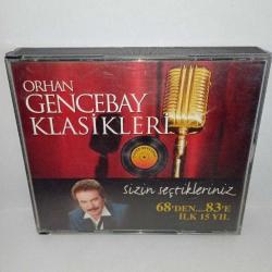 CD Orhan Gencebay klasikleri 68'den 83'e ilk 15 yıl sizin seçtikleriniz. 1998 sarı bandrollü dönem baskı box albüm.2 disk. Dinlemeyi etkilemeyen çizikler var. Sorunsuz çalışıyor. Kitapçık sağ alt köşeden birbirine yapışmış.