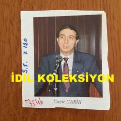 ÜZEYİR GARİH'İN DERGİDEN KESİLME FOTOĞRAFI - 8 x 7 cm EBADINDA -