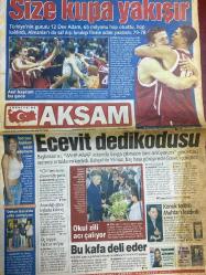 AKŞAM GAZETESİ DOĞUM GÜNÜ HEDİYESİ - 9 EYLÜL 2001 -TAM TAKIM 24 SAYFADIR -12 DEV ADAM ŞAMPİYONLUK YOLUNDA-12 Dev Adam-Bülent Ecevit-Devlet Bahçeli-Mesut Yılmaz-Semra Sezer-Dan Peterson-Aydın Örs-Demiz Çolakoğlu-Hidayet Türkoğlu-Leyla Kıral-Hüseyin Çağlar-Ümit Karan-Sergen-Nuri-Serkan-Yılmaz Vural-Süleyman Seba-Rıdvan Dilmen-Alex-Kemalettin-Revivo-Mert Meriç-Ayew-Serdar-Rivaldo-Karaman-Mustafa Denizli  Size kupa yakışır-Asıl bayram bu gece-Ecevit dedikodusu-YÖK’ten ikinci üniversite şansı-Arandığı gece kışlada kalmış-Üç kişiye 161’er milyar-Okul zili acı çalıyor-Bu kafa deli eder-Konuk terörü Muhtar’ı kızdırdı-12 Dev Adam Baş yaptı-Dünya Şampiyonu yapacağız-Hidayet beni unutma-Abdi İpekçi’de bayram-Takım olabiliyoruz-Bu can size feda-Sıra geldi şampiyonluğa-Aslan’ın golcüsü döndü-Lucescu: Kafalar Lazio maçındaydı-Gökdeniz kavgası-Fenerbahçe kaçtı Körfez yakaladı-Rota Almanya-Revivo muhteşem bir gol attı-Deplasmanda 3 gol başarısı