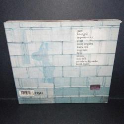 Cd Mor ve ötesi büyük düşler albümü. Orijinal, Dinlemeyi etkilemeyen çizikler var. Sorunsuz çalışıyor.