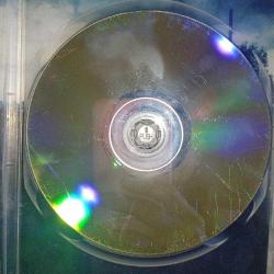 Dvd X-men Son direniş. the last stand. orijinal Türkçe dublaj çalışmasını etkilemeyen çizikler var. Sorunsuz çalışıyor.