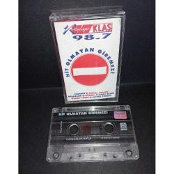 Kaset Radyo Klas hit olmayan giremez. kartonette hafif yıpranma var. Teoman Mirkelam Sertab Erener Gülhan Yonca Lodi Hande Yener Faruk K Rober Hatemo Göksel Levent Yüksel alpay demir Demirkan Aslı.