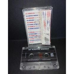 Kaset Radyo Klas hit olmayan giremez. kartonette hafif yıpranma var. Teoman Mirkelam Sertab Erener Gülhan Yonca Lodi Hande Yener Faruk K Rober Hatemo Göksel Levent Yüksel alpay demir Demirkan Aslı.