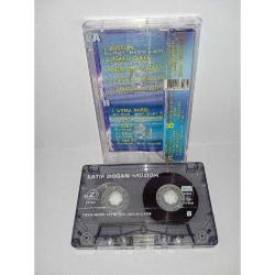 Kaset Latif Doğan küstüm albümü. kartonet birbirine yapışık, kaset sorunsuz çalışıyor