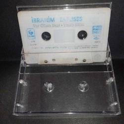 Kaset İbrahim Tatlıses vur gitsin beni yemin ettim albümü. kartoneti yok , baştan sona dinlendi sorunsuz çalışıyor