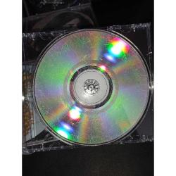 Toplam 5 adet Gülşen cd si. mucize önsöz yeni biri bangır bangır beni durdursan mı. Orijinal. Kartonetleri yok. Dinlemeyi etkilemeyen yoğun çizikler var. Hepsi baştan sona dinlendi sorunsuz çalışıyor. Hepsinin fiyatıdır.