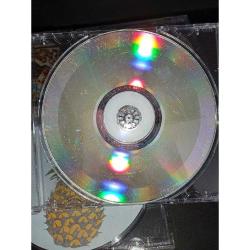 Toplam 5 adet Gülşen cd si. mucize önsöz yeni biri bangır bangır beni durdursan mı. Orijinal. Kartonetleri yok. Dinlemeyi etkilemeyen yoğun çizikler var. Hepsi baştan sona dinlendi sorunsuz çalışıyor. Hepsinin fiyatıdır.