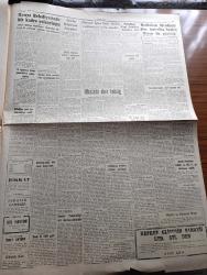 Cumhuriyet Gazetesi - 3 Ekim 1958 - Amerkan hazine bakanı Anderson Başbakan Adnan Menderes ile görüştü - Diyanet İşleri Reisi Eyüp Sabri Hayırlıoğlu Derhal Vazifesinden İstifa Etmeli - Türkiye'ye Modern Silahlar Verilecek - 25 Ağustosa Kadar Gümrüklere Gelen Mallar - Porselen Fabrikası Açıldı - Eczacıbaşı Fabrikası Bu Sene 3600 Ton Sofra Takımı Ve Sıhhi Malzeme İmal Edecek - Kur'an-ı Kerim'in Latin Alfabesiyle Yazılması - Batık Dumlupınar Denizaltısı'na Dün Halat Takılamadı fotoğraf - İlk Kadın Jet Pilotumuz Leman Bozkurt Vazife Başında  - Osmanlı Donanmasının Tarihinde Karanlık Sayfalar Yazan Cemalettin Saraçoğlu Yazı Dizisi - Küba'ya Tayin Edilen İlk Türk Büyükelçisi Nureddin Pınar - Tekrar Perdeye Dönen ve Dönecek Eski Sinema Yıldızları Greta Garbo  Marika Rökk fotoğraflar - İsrail Ormanlarının Robin Hood'u Derleyen M. Kenan Kan Yazı Dizisi - Maliye Bakanı Hasan Polatkan Yeni Delhi'ye Hareket Etti - Galatasaray Beyoğluspor'u farklı Yendi - 100.000 kişilik stadın arsası alınamıyor