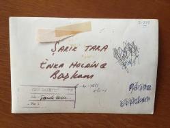 ENKA ŞİRKETLER GRUBU FAHRİ BAŞKANI ŞARIK TARA'NIN ORİJİNAL FOTOĞRAFI - 18 x 12 cm EBADINDA - ŞARIK TARA OFİSİNDE ÇALIŞA MASASINDA POZ VERİRKEN ÇEKİLMİŞ BİR KARE, 1981