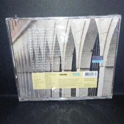 CD Ahmet Özhan Ramazan ilahileri ambalajında. CD kutusunda çatlaklar var yedek CD kabı ilave edilerek gönderim yapılacaktır