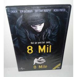 Vcd 8 Mil. 8 Mile. Eminem. Orijinal.Türkçe altyazılı. 2 disk. Disklerde çalışmasına engel olmayan çizikler var. Sorunsuz çalışıyor