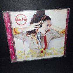 Cd Nil Karaibrahimgil Nil FM. Orijinal. dinlemeyi etkilemeyen çizikler ile ön kartonetin son sayfasında yıpranma var. Sorunsuz çalışıyor