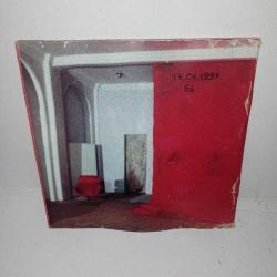 Cd Simply red greatest Hits. 1996 baskı sarı bandrollü dönem albümü. Kartonette yazı ve yıpranma var. Dinlemeyi etkilemeyen yoğun çizikler var. baştan sona dinlendi sorunsuz çalışıyor.