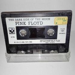 Kaset Pink Floyd the dark side of the moon. Orijinal.1986 dönem Kağıt Baskı kartoneti yok. kaset baştan sona dinlendi sorunsuz.