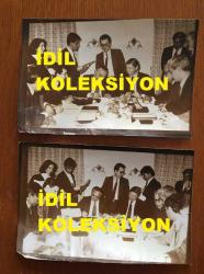 ENKA ŞİRKETLER GRUBU FAHRİ BAŞKANI ŞARIK TARA'NIN ORİJİNAL 2'Lİ FOTOĞRAF SETİ - 18 x 12 cm EBADINDA - ŞARIK TARA YAPTIĞI BİR ANLAŞMA SONRASINDA İMZA TÖRENİNDE MUKAVELE İMZALARKEN ÇEKİLMİŞ 2 FARKLI KARE (AÇIKLAMAYI OKUYUNUZ)