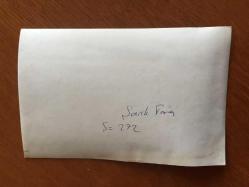 ENKA ŞİRKETLER GRUBU FAHRİ BAŞKANI ŞARIK TARA'NIN ORİJİNAL 2'Lİ FOTOĞRAF SETİ - 18 x 12 cm EBADINDA - ENKA HOLDİNG'İN 8 ULUSLARARASI BANKADAN SAĞLADIĞI TEMİNAT MEKTUBUNA İLİŞLKİN ANLAŞMA İMZALANIRKEN ÇEKİLMİŞ 2 FARKLI KARE. ŞARIK TARA, TEMİZ ÜSTÜN ve AMERİKAN MORGAN GUARANTY TRUST COMPANY YETKİLİSİ ALISTAIR JESSIMEN AYNI KAREDELER, 6 ARALIK 1983 (AÇIKLAMAYI OKUYUNUZ)