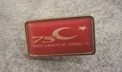 TÜRKİYE CUMHURİYETİ 75. YIL ROZETİ KONDİSYON YÜKSEK KOLEKSİYONLUK NADİR . 27 YILLIK ROZET