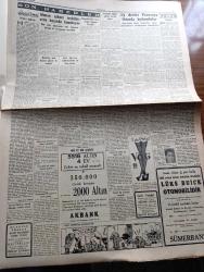 Cumhuriyet Gazetesi - 25 Aralık 1952 - Eski Anayasa Metni Dün Kabul Olundu - Türkiye Yugoslavya İşbirliği Gelişiyor - Amerikan Başkanı Truman'ın Son Noel Mesajı - Yeni Amerikan Başkanı Eisenhover'in Kore Sulh Planı - Beyoğlu Devrim Ocağı Dün Törenle Açıldı fotoğraf - Malatya Hadisesi İle İlgili Yeni Tevkifler - İki Büyük Doğucu Bugün Malatya'ya gönderiliyor -İstanbul Polisinde Yapılan Yenilikler - Emniyet Müdürü Ahmet Tekelioğlu yazarımızda görüşürken fotoğraf - Bedri Rahmi Eyüboğlu Sanat Bahisleri - Hitler İntihar Kararını Ne Zaman Vermişti - Kodak Fotoğraf Makinesi - Çamlıca Kız Lisesi Şampiyon Oldu - Taksim Sineması - Geliri Atatürk Heykeline Harcanacak Atatürk Kupası - İngiliz Edebiyatının Kör Dahisi John Milton - Gripin - Çapamarka - Titanik Vapurunun İkinci Kaptanı Yeni Öldü - Günün Resimleri - AGA Radyo - Hamiyet Yüceses Perihan Altındağ Sözeri  Sabite Tur Gülerman  Zeki Müren plakları sahibinin sesinde - Alaaddin'in lambası filmi Kemal film tamamen renkli - Tokat çoban sucuğu