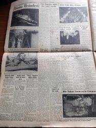 Cumhuriyet Gazetesi - 25 Aralık 1952 - Eski Anayasa Metni Dün Kabul Olundu - Türkiye Yugoslavya İşbirliği Gelişiyor - Amerikan Başkanı Truman'ın Son Noel Mesajı - Yeni Amerikan Başkanı Eisenhover'in Kore Sulh Planı - Beyoğlu Devrim Ocağı Dün Törenle Açıldı fotoğraf - Malatya Hadisesi İle İlgili Yeni Tevkifler - İki Büyük Doğucu Bugün Malatya'ya gönderiliyor -İstanbul Polisinde Yapılan Yenilikler - Emniyet Müdürü Ahmet Tekelioğlu yazarımızda görüşürken fotoğraf - Bedri Rahmi Eyüboğlu Sanat Bahisleri - Hitler İntihar Kararını Ne Zaman Vermişti - Kodak Fotoğraf Makinesi - Çamlıca Kız Lisesi Şampiyon Oldu - Taksim Sineması - Geliri Atatürk Heykeline Harcanacak Atatürk Kupası - İngiliz Edebiyatının Kör Dahisi John Milton - Gripin - Çapamarka - Titanik Vapurunun İkinci Kaptanı Yeni Öldü - Günün Resimleri - AGA Radyo - Hamiyet Yüceses Perihan Altındağ Sözeri  Sabite Tur Gülerman  Zeki Müren plakları sahibinin sesinde - Alaaddin'in lambası filmi Kemal film tamamen renkli - Tokat çoban sucuğu