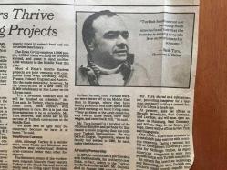 ENKA ŞİRKETLER GRUBU FAHRİ BAŞKANI ŞARIK TARA'NIN THE NEW YORK TIMES GAZETESİNDEN FOTOĞRAF ve HABERİNİN YER ALDIĞI ORİJİNAL SAYFA KÜPÜRÜ - 29 x 20 cm EBADINDA - ORTADOĞU'DA FAALİYET GÖSTEREN 100 DEV İNŞAAT ŞİRKETİ ARASINDA ENKA DA YER ALIYOR, 20 MART 1982 TARİHLİ HABER (GAZETE DÖNEMİNE AİT ORİJİNAL BASKIDIR, FOTOKOPİ DEĞİL!)