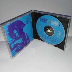 Cd guns n roses use your illusion 2. Orijinal. 1991 Avusturya baskı. Dinlemeyi etkilemeyen çizikler var. Sorunsuz çalışıyor.