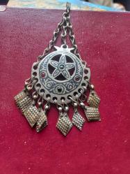 SAVAT İŞÇİLİKLİ VE AY YILDIZ FİGÜRLÜ OSMANLI DÖNEMİ FES SÜSÜ (Broş) Çap 4.8 cmm